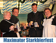 Rund 100 geladene Stammtische des Augustiner Kellers lauschen am Abend den Worten von Wirte-Napoleon Richard Süßmeier, anlässlich des Maximator Starkbierfestes (Foto:Martin Schmitz)